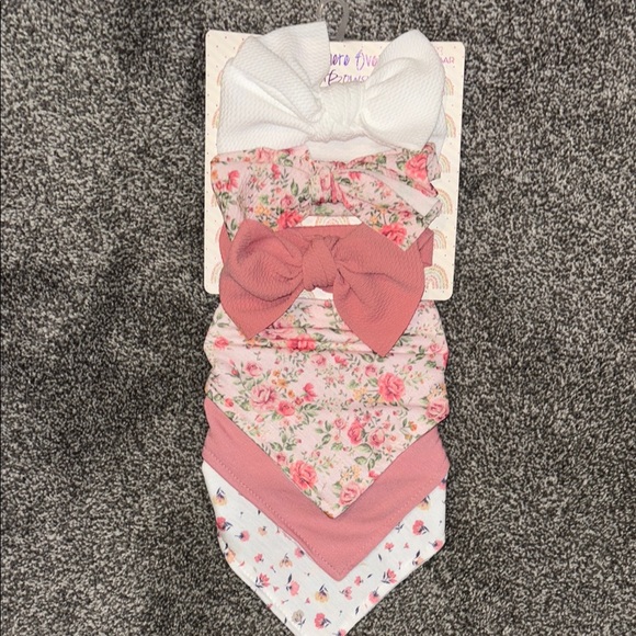 Pink and White Floral bow and Bib Set - Picture 2 of 9